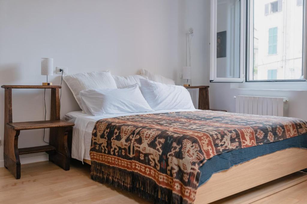 Camera con copriletto kilim